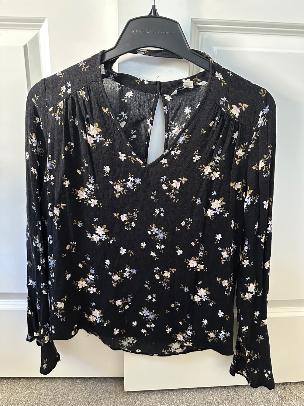 American Eagle Outfitters Black Floral V-Neck Long Sleeve Blouse